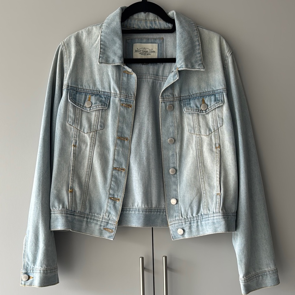 American Vintage Blue Jean Jacket Classic Cropped Design